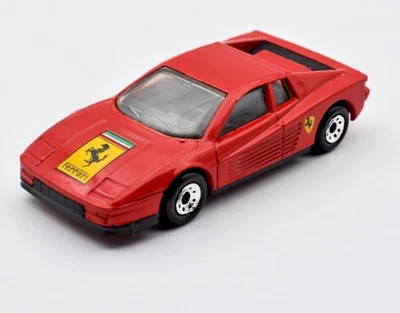 Matchbox Superfast Ferrari Testarossa rosso. Cerchi a 8 fori. Made in Macao - Immagine 1 di 4