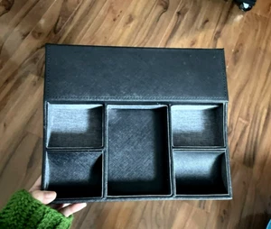 Target DESK VALET. Organizador de Escritorio APROX 9X11 Negro y Gris 1"~2" Altura - Imagen 1 de 8