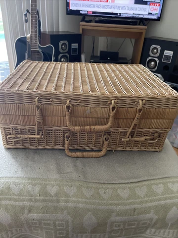 Vintage Rattan Suitcase / Picnic Basket from the 1950s Cover