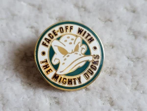 Vintage Disney Face Off with the Mighty Ducks Hockey Pin EUC - Picture 1 of 3