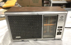 Radio FM AM de mesa vintage General Electric 7-4115B FUNCIONA - Imagen 1 de 7