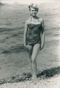 BRIGITTE BARDOT 1950s PHOTO ORIGINAL TV 1988 - Afbeelding 1 van 2