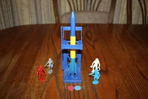 Vintage MPC Missile Gantry, 3-Stage Missile, & 4 Astronauts for Playsets A - Picture 1 of 6