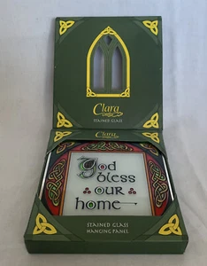 Panel colgante de vitral "Dios bendiga nuestro hogar" de 6" interior y exterior de Clara - Imagen 1 de 3