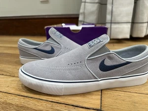 Nuovo Nike Uomo Taglia 8.5 SB Stefan Janoski Slip Summit Grigio Lupo Fn5893 002 Skate - Foto 1 di 8