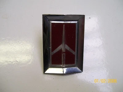 Oldsmobile Delta 88 Royale Rejilla Cromo Cabezal Panel Ornamento Emblema. Foto 1 de 3