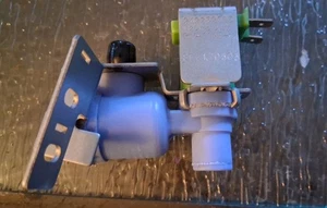 242252603 VÁLVULA FRIGORÍFICO FRIGIDAIRE  - Imagen 1 de 6