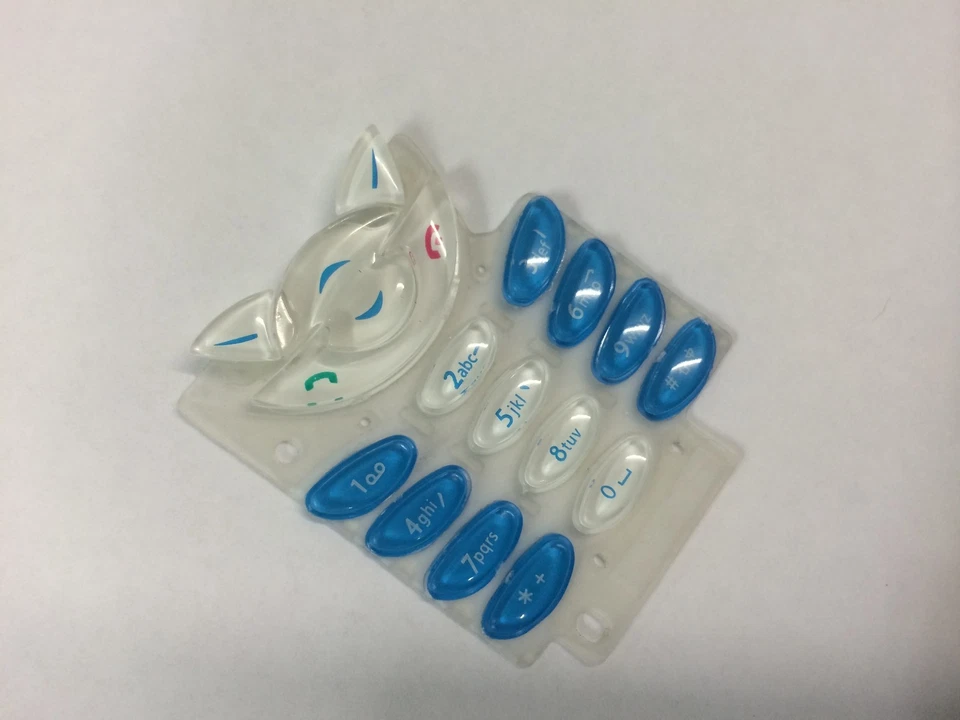 Nokia 8210 Crystal Keypad in Light Blue & White Brand New in Original packaging — 第 1/1 张图片