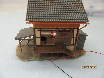 N -  Faller  LED Illuminated Warehouse with Slide Doors / People 4.5" x 3" x 3"* - Image 1 of 4