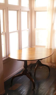 Mesa de comedor extensible ovalada Henredon Fine Furniture Foto 1 de 4