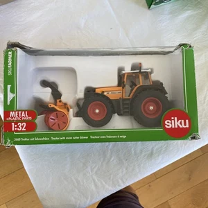 Siku Farmer Series 1:32 3660 Tractor With Snow Cutter Blower - Picture 1 of 6