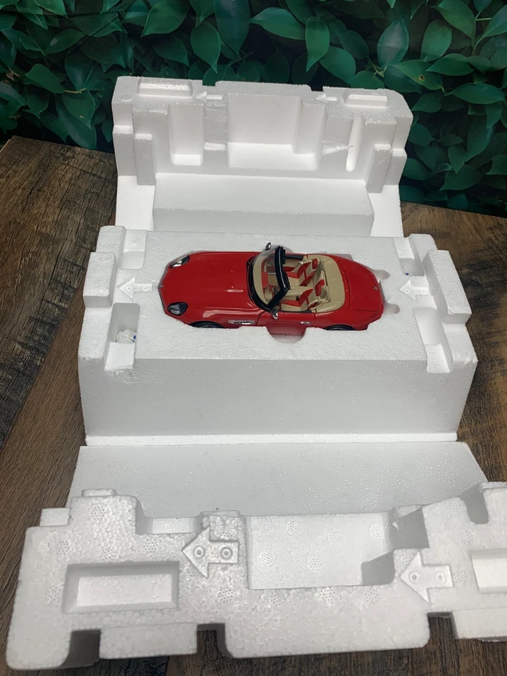 NEW IN BOX DIECAST CAR THE FRANKLIN MINT BMW Z8 Red 1:24 - Image 1 of 4
