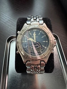 Orologio Armitron Uomo Acciaio Inox Argento Cron Data Sveglia 50m Batt Quarzo Blu - Foto 1 di 3