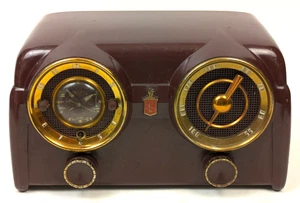 Radio Reloj Tubo Tablero Crosley Años 50 Borgoña Baquelita MCM ~ SIN RESTAURAR - Imagen 1 de 8