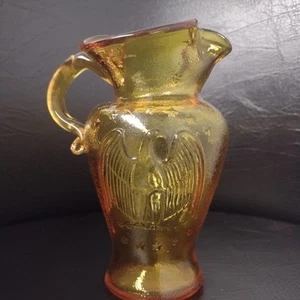 Vintage 6,5" gelber Glaskrug mit Adler & Sternen Design - Bild 1 von 3