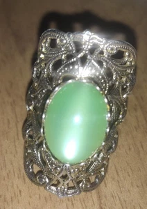 Green Faux Jade Wrap around Filigree Gold Tone Adjustable Ring Vintage - Picture 1 of 8