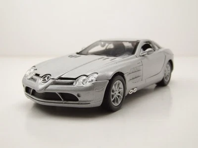 Mercedes SLR McLaren 2002 Argento Modellino 1:24 MotorMax - Immagine 1 di 4