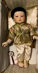 1987 Franklin Heirloom " LA BAMBOLA IMPERIALE CINESE BABY" BAMBOLA RARA vintage - Foto 1 di 9