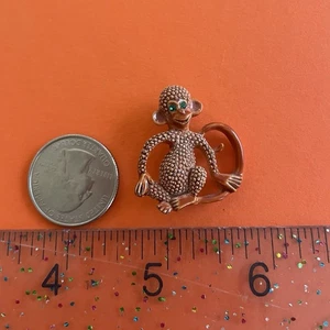 Vintage Affe Brosche Anstecknadel Hutnadel - Strass Affe grüne Augen entzückendes Tier - Bild 1 von 2