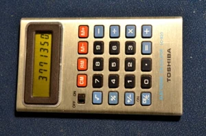 Toshiba LC830 calculatrice vintage - Foto 1 di 2