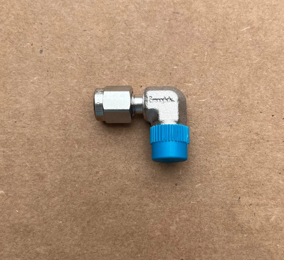 Montaje de codo de acero inoxidable Swagelok, tubo de 1/8" x 1/8" M NPT, SS-200-2-2 Foto 1 de 1