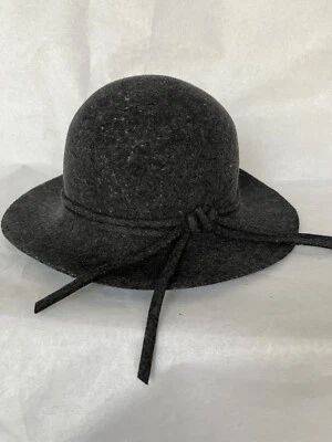 Sombrero de mujer Nordstrom 100 % lana con borlas gris carbón Foto 1 de 4