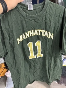 Camiseta del equipo Manhattan College Jaspers #11 - verde/dorada (talla XL, Gildan) - Imagen 1 de 3