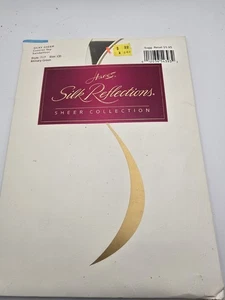 Hanes Silk Reflections Sheer Collection Strumpfhose CD Military Green - Bild 1 von 4