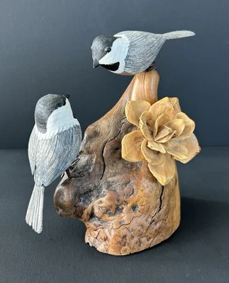 Escultura vintage de garbanzos de madera tallada a mano sobre base de madera burl firmada y fechada Foto 1 de 4