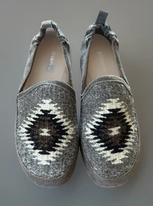 BORN Women’s Margarite II in Dark Grey Flats Suede Wool Decor Size 9.5 - Picture 1 of 8