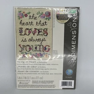 Kit ricamo dimensioni nuove con scatola GIOVANE NEL CUORE 5"x7" Lori Siebert 71-06241 AMORE - Foto 1 di 6