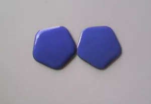 PENDIENTES POSTE FORMA PENTÁGONO - Esmalte Sobre Cobre - ESMALTE COLOR AZUL MEDIO - Imagen 1 de 2
