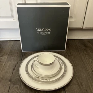 Vera Wang Wedgwood Vera Lace 5 Pc Bone China Dinnerware Set New Platinum #433