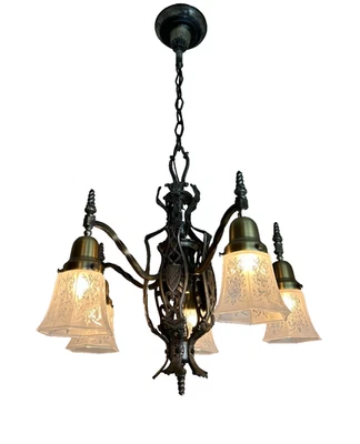 Lámpara de araña gótica antigua de 5 luces de los años 1920-30 Foto 1 de 4