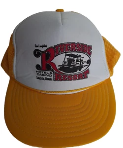 De colección Riverside Resort Hotel Casino Laughlin Nevada SOMBRERO GORRA Amarillo Blanco - Imagen 1 de 8