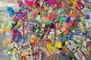 GROSSHANDEL 1000 Jungen/Mädchen/Unisex Messe/Partytasche Gefälligkeiten/Preise/Spielzeug FUNDRAISING - Bild 1 von 7