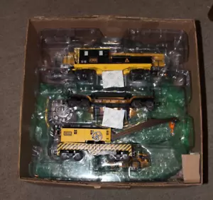 LIONEL NO. 6-84737 CONSTRUCTION RAILROAD DIESEL FREIGHT SET LIONCHIEF U36B SET - Picture 1 of 18