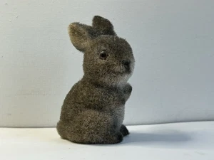 Vintage beflockter Hasen Figur flauschiger brauner Hase stehend 3,5 Zoll - Bild 1 von 8