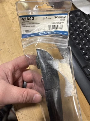 Brazo limpiaparabrisas trasero Dorman 42843 para Chrysler Pacifica Jeep Cherokee 14-23 Foto 1 de 3