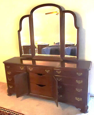 used 5 piece Ethan Allen bedroom furniture - Image 1 of 4