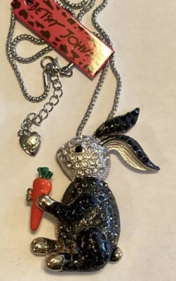 Betsey Johnson Conejo Conejo Zanahoria Pascua Colgante Collar Prendedor Negro Foto 1 de 4