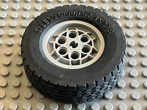 Roue LEGO TECHNIC Light Bluish Gray wheel with Tire 62.4 x 20 S ref 32020c01 - Imagen 1 de 1