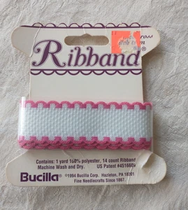 Kreuzstich Bucilla 1 Yard Band 14 Stück weiß mit rosa Jakobsmuscheln 7/8" breit - Bild 1 von 2