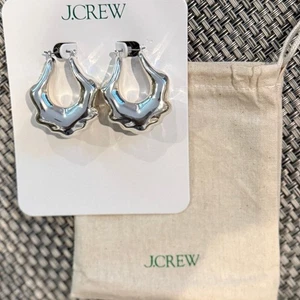 J CREW NIP Lightweight sculpted hoop statement earrings in shiny matte silver - Picture 1 of 3