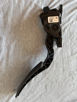 Педаль акселератора 2021 Ram 5500 - Изображение 1 из 4