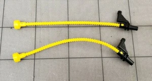 Menge 2 Lego Duplo gelber SCHLAUCH mit schwarzer DÜSE für Zapfsäule Feuerwehrmann Wasser - Bild 1 von 1