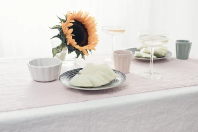 Elegância rústica: corredor de mesa de linho rosa blush - Imagem 1 de 4