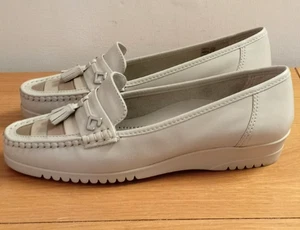 K Clarks Leather Moccasin Loafer Shoes Stone Colour 5.5 Ladies Womens EX Cond - Picture 1 of 5
