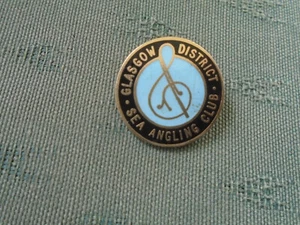OLD GLASGOW & DISTRICT SEA ANGLING CLUB - FISHING ENAMEL LAPEL BADGE - BY PRIEST - Picture 1 of 2