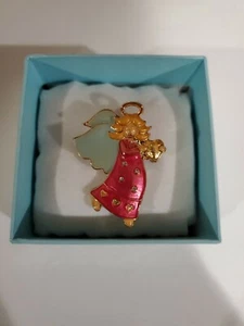 Brand New Angel Holding Heart Brooch - Picture 1 of 2
